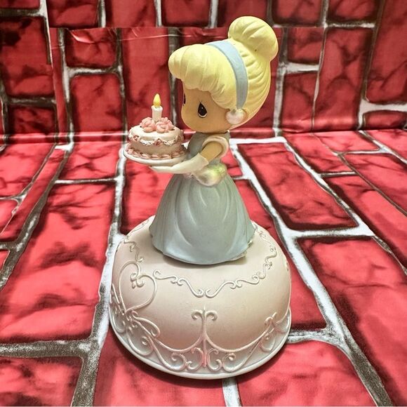 Precious Moments Disney CINDERELLA Music Box - Picture 6 of 7
